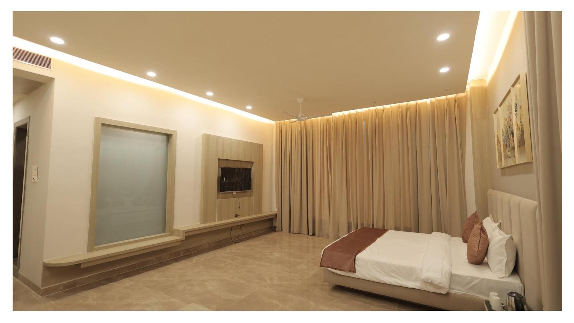The Riverside Inn Vidisha Esterno foto
